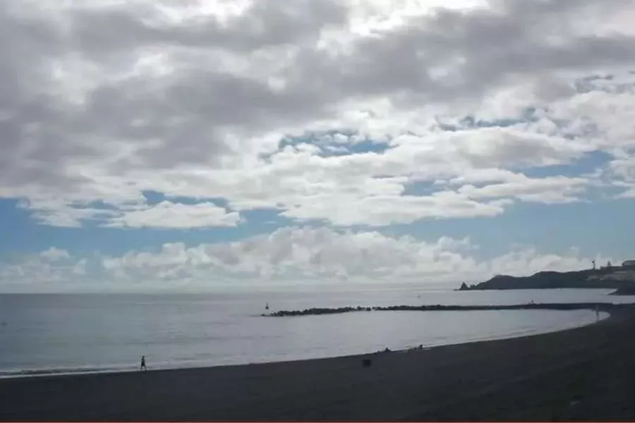 Rain eases across the Canary Islands this bank holiday Sunday