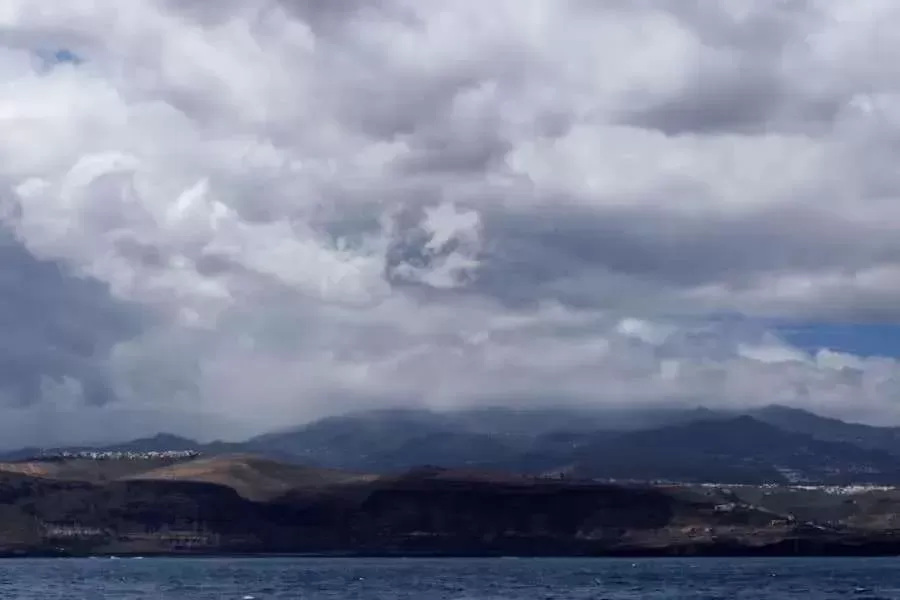 AEMET issues warning for storms and strong winds for the Canary Islands