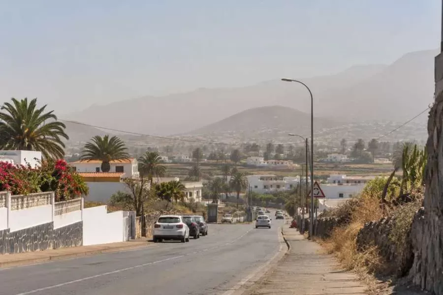 Canary Islands schools reopen as heatwave eases but temperatures could still reach 34°C