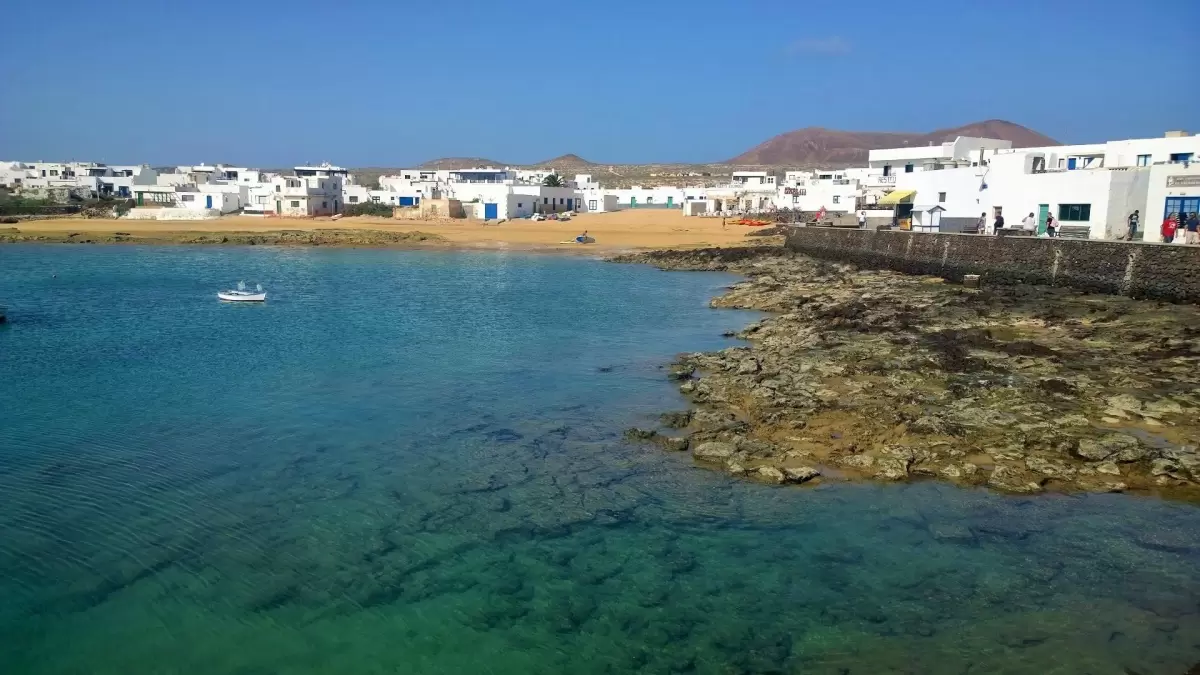 Sunday Teguise Market & La Graciosa Tour LANZAROTE only SUNDAYS