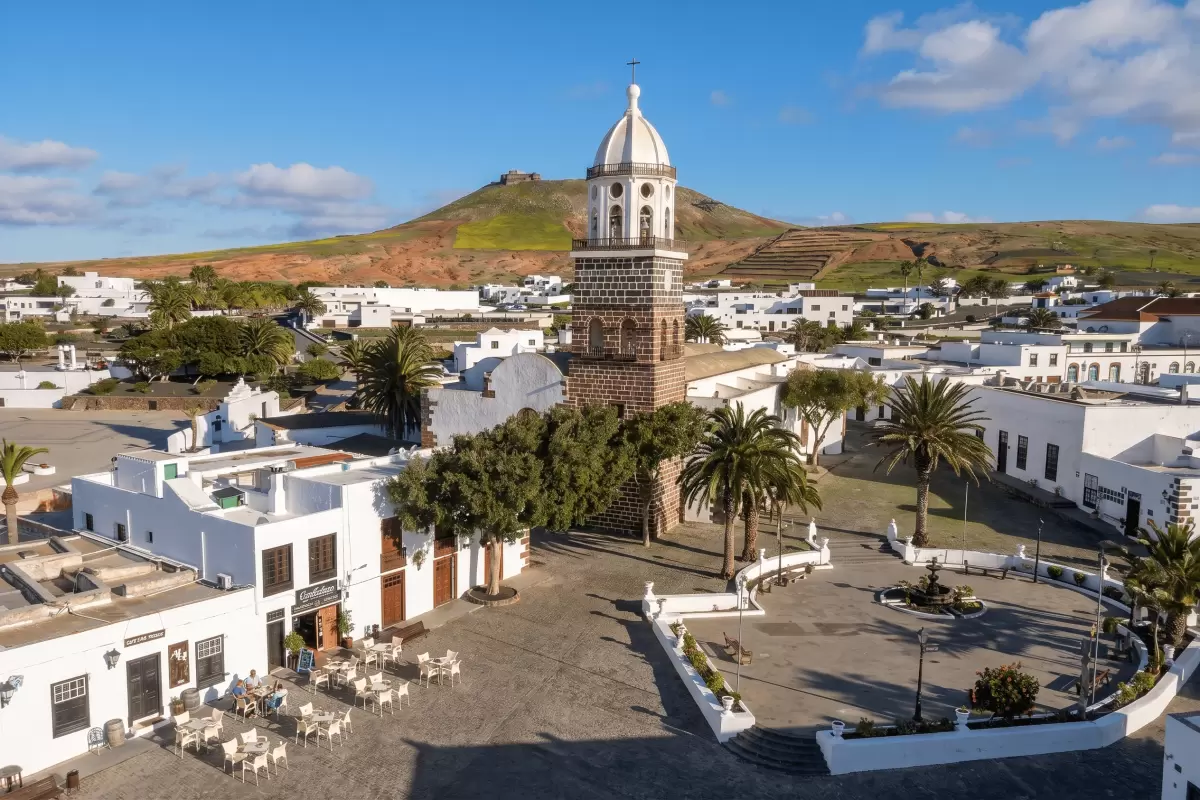 Sunday Teguise Market & La Graciosa Tour LANZAROTE only SUNDAYS