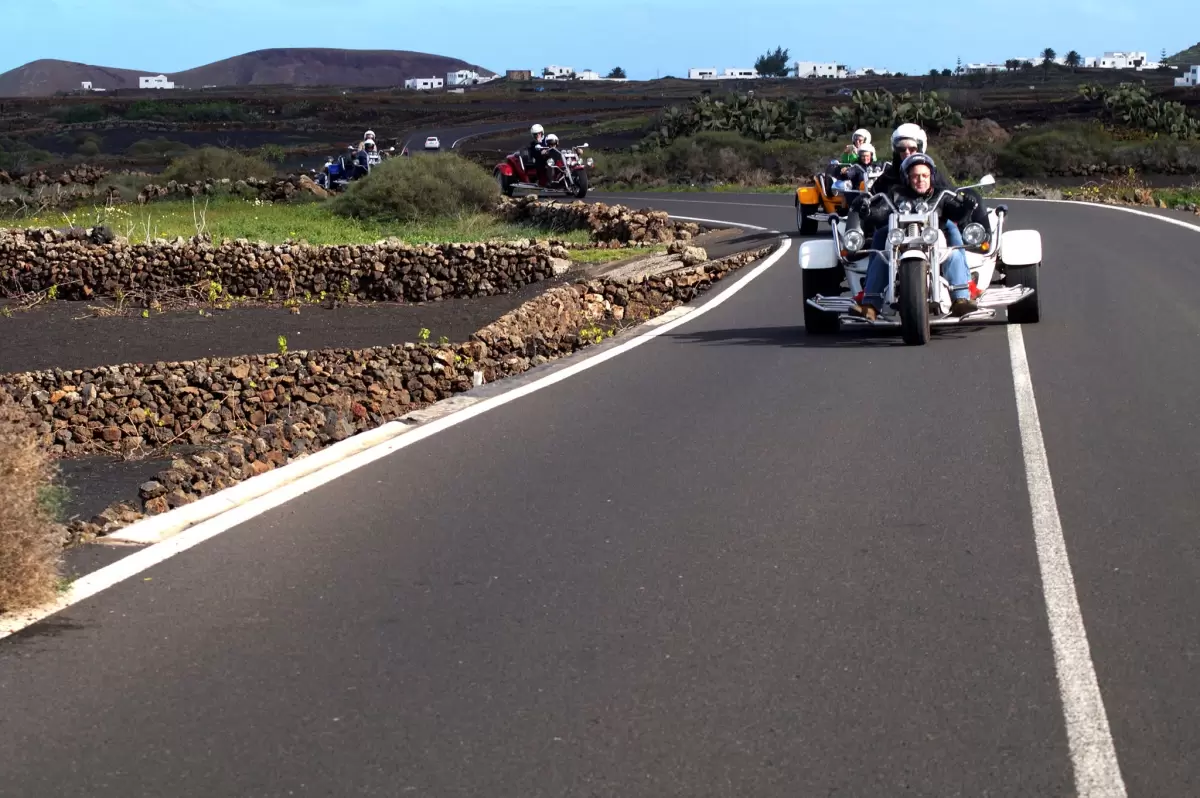 Trike/Bike 1100cc/105hp Grand Tour (max. 3 people) 3 Hours