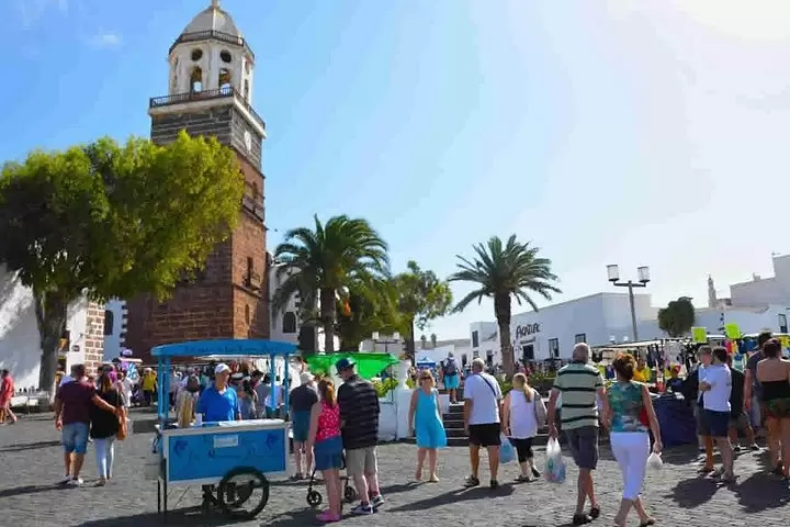Sunday Teguise Market & La Graciosa Tour LANZAROTE only SUNDAYS
