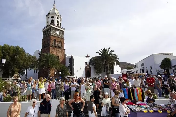 Sunday Teguise Market & La Graciosa Tour LANZAROTE only SUNDAYS